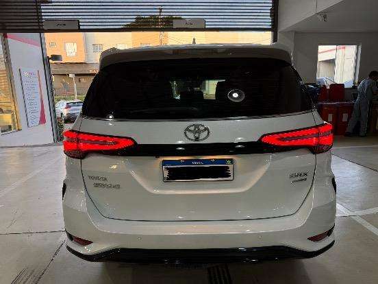 TOYOTA-HILUX SW4-2024