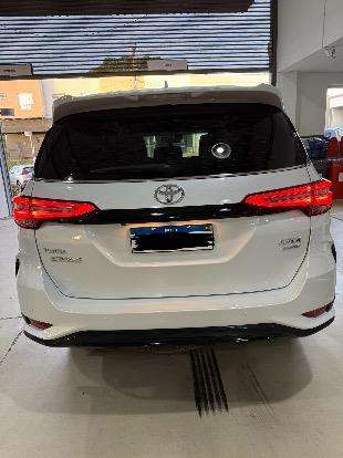 TOYOTA-HILUX SW4-2024