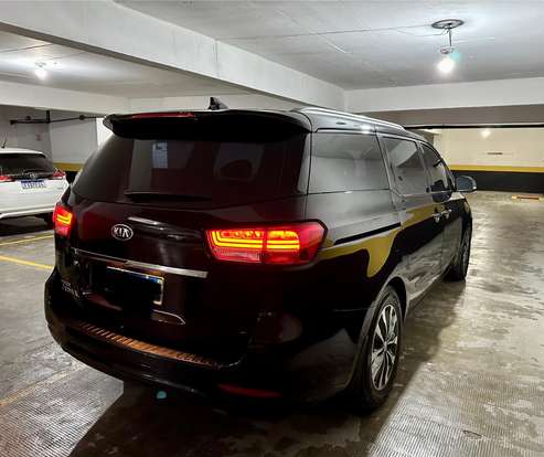 KIA-CARNIVAL-2017