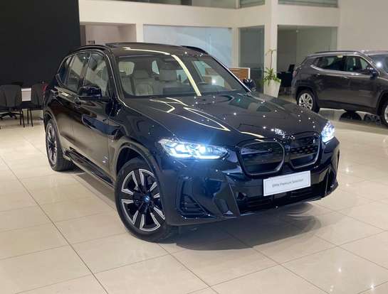 BMW-iX3-2023