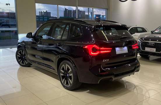 BMW-iX3-2023