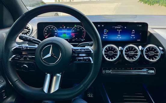 MERCEDES-BENZ-GLA 200-2024