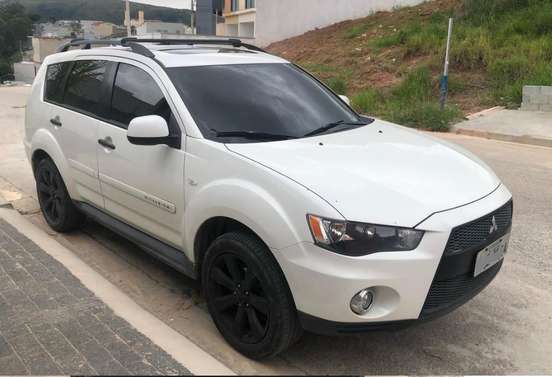 MITSUBISHI-OUTLANDER-2013