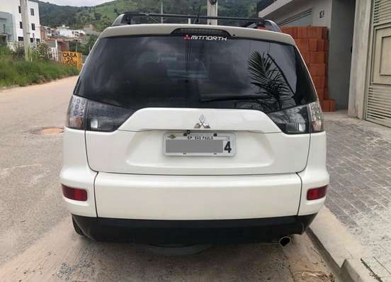 MITSUBISHI-OUTLANDER-2013