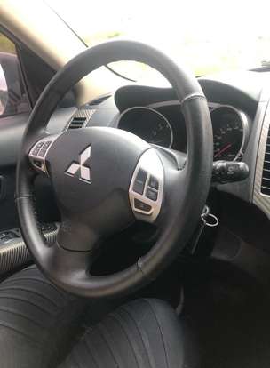 MITSUBISHI-OUTLANDER-2013