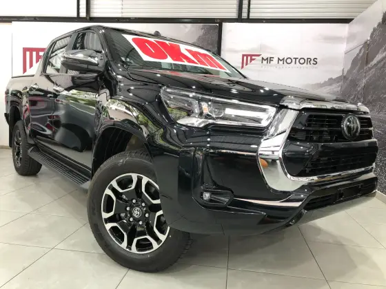 TOYOTA HILUX 2.8 D-4D TURBO DIESEL CD SRX 4X4 AUTOMÁTICO TOYOTA HILUX 2.8 D-4D TURBO DIESEL CD SRX 4X4 AUTOMÁTICO