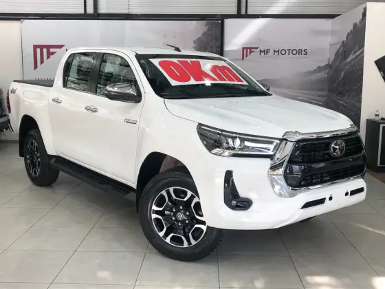 TOYOTA HILUX 2.8 D-4D TURBO DIESEL CD SRX 4X4 AUTOMÁTICO TOYOTA HILUX 2.8 D-4D TURBO DIESEL CD SRX 4X4 AUTOMÁTICO