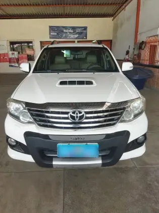 TOYOTA HILUX SW4 3.0 SRV 4X4 7 LUGARES 16V TURBO INTERCOOLER DIESEL 4P AUTOMÁTICO