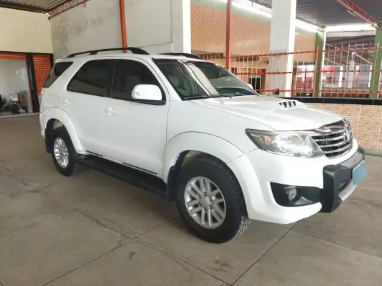 TOYOTA-HILUX SW4-3.0 SRV 4X4 7 LUGARES 16V TURBO INTERCOOLER DIESEL 4P AUTOMÁTICO TOYOTA-HILUX SW4-2012