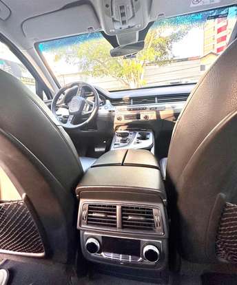 AUDI-Q7-2017