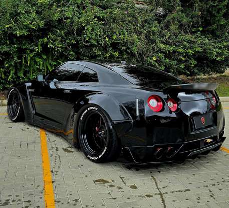 NISSAN-GT-R-2009