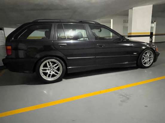 BMW-323i-1998