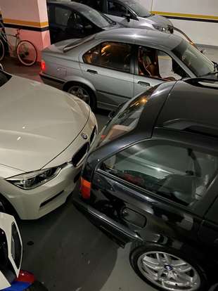 BMW-323i-1998