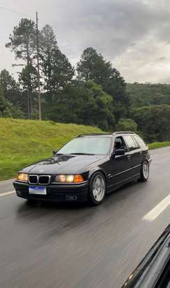 BMW-323i-1998