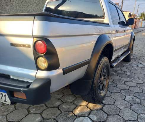MITSUBISHI-L200-2009
