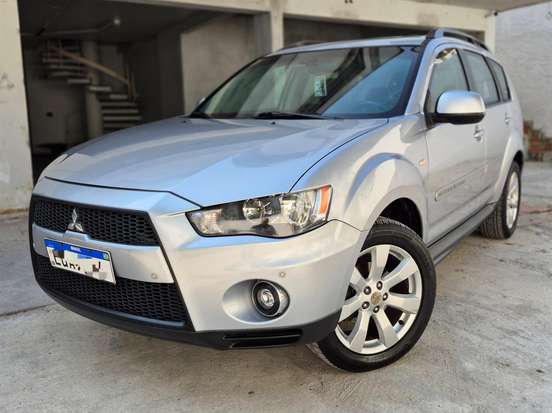 MITSUBISHI-OUTLANDER-2011