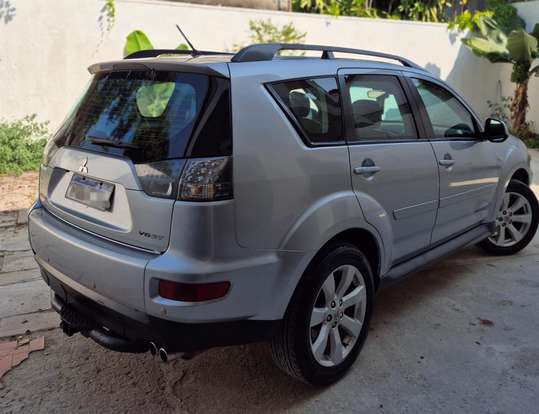 MITSUBISHI-OUTLANDER-3.0 GT 4X4 V6 24V GASOLINA 4P AUTOMÁTICO MITSUBISHI-OUTLANDER-2011