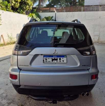 MITSUBISHI-OUTLANDER-3.0 GT 4X4 V6 24V GASOLINA 4P AUTOMÁTICO MITSUBISHI-OUTLANDER-2011