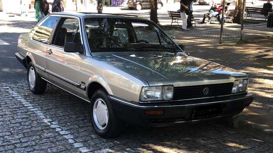 VOLKSWAGEN-SANTANA-1988
