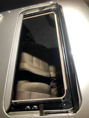 VOLKSWAGEN-SANTANA-1988