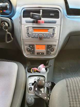 FIAT-PUNTO-1.8 ESSENCE 16V FLEX 4P AUTOMATIZADO FIAT-PUNTO-2011