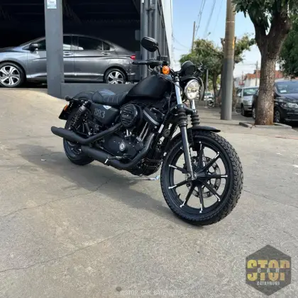 HARLEY-DAVIDSON SPORTSTER IRON 883 