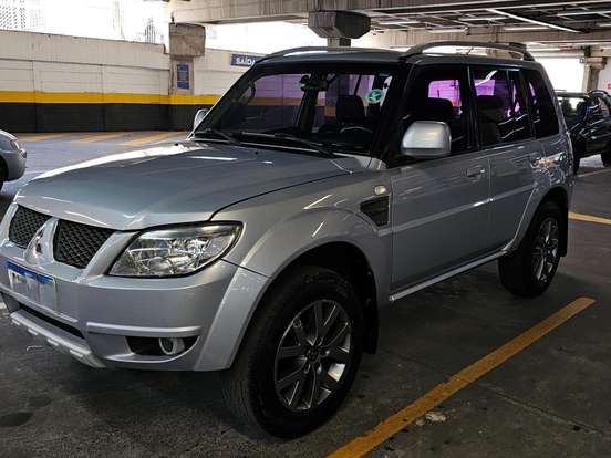 MITSUBISHI-PAJERO TR4-2.0 4X2 16V 140CV FLEX 4P AUTOMÁTICO MITSUBISHI-PAJERO TR4-2013