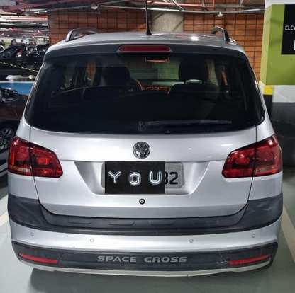 VOLKSWAGEN-SPACE CROSS-2012