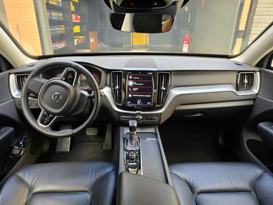 VOLVO-XC60-2018