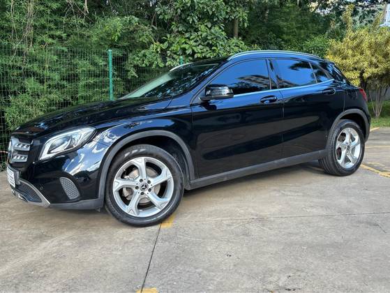 Mercedes-Benz GLA 200 1.6 CGI Flex Advance 7G-DCT