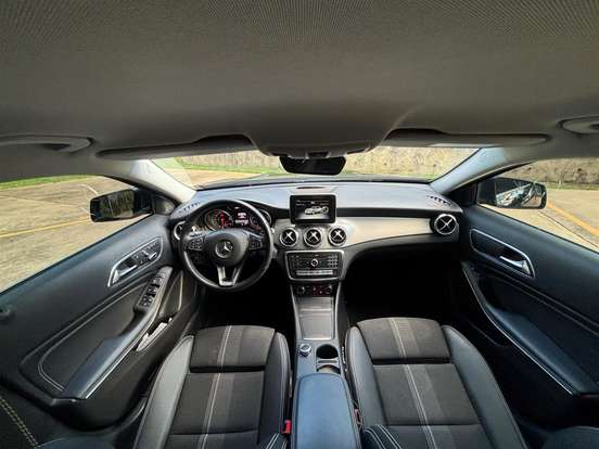 MERCEDES-BENZ-GLA 200-2019