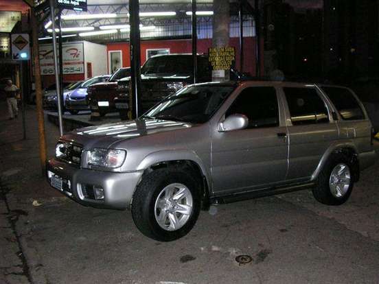 NISSAN-PATHFINDER-2001