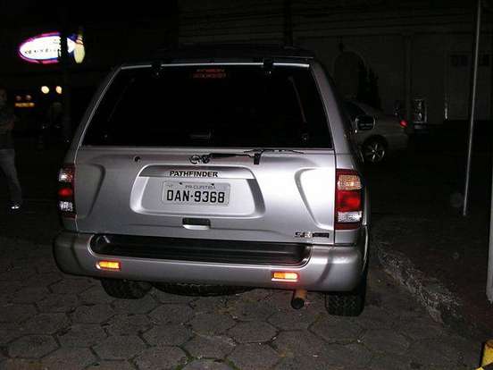 NISSAN-PATHFINDER-2001