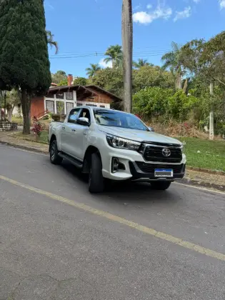 TOYOTA HILUX 2.8 SRX 4X4 CD 16V DIESEL 4P AUTOMÁTICO TOYOTA HILUX 2.8 SRX 4X4 CD 16V DIESEL 4P AUTOMÁTICO