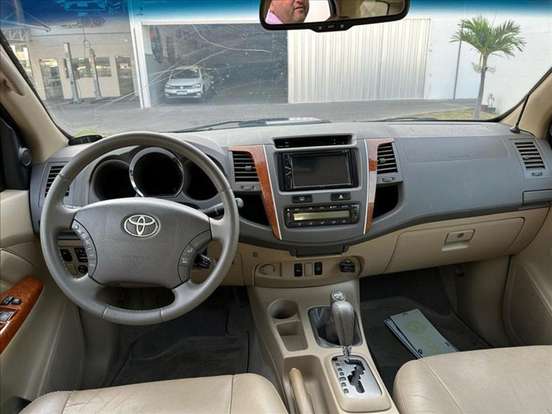 TOYOTA-HILUX SW4-2011