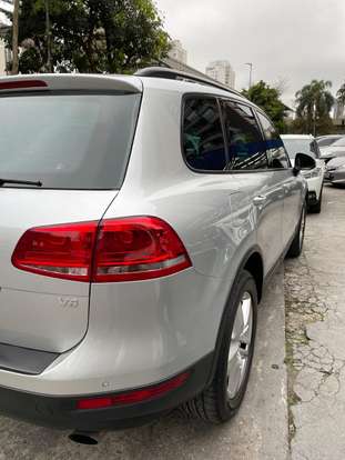 VOLKSWAGEN-TOUAREG-2011