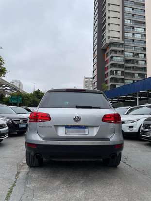 VOLKSWAGEN-TOUAREG-2011