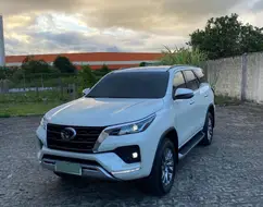 TOYOTA HILUX SW4 2.8 D-4D TURBO DIESEL SRX 4X4 AUTOMÁTICO TOYOTA HILUX SW4 2.8 D-4D TURBO DIESEL SRX 4X4 AUTOMÁTICO