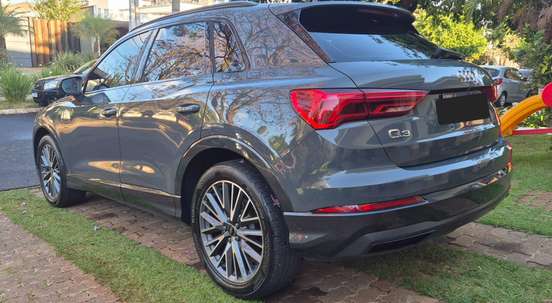 AUDI-Q3-2021