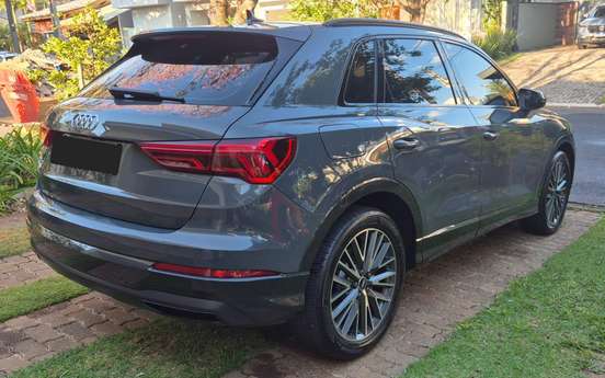 AUDI-Q3-2021