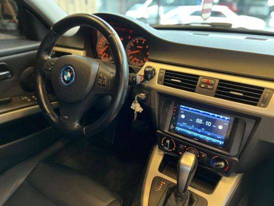 BMW-318i-2011