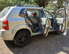 HYUNDAI TUCSON 2.0 MPFI GL 16V 2WD GASOLINA 4P AUTOMÁTICO HYUNDAI TUCSON 2.0 MPFI GL 16V 2WD GASOLINA 4P AUTOMÁTICO