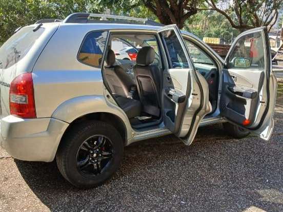 HYUNDAI-TUCSON-2.0 MPFI GL 16V 2WD GASOLINA 4P AUTOMÁTICO HYUNDAI-TUCSON-2011