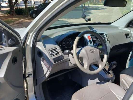HYUNDAI-TUCSON-2.0 MPFI GL 16V 2WD GASOLINA 4P AUTOMÁTICO HYUNDAI-TUCSON-2011