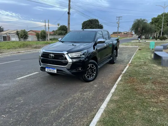 TOYOTA HILUX 2.8 D-4D TURBO DIESEL CD SRX 4X4 AUTOMÁTICO