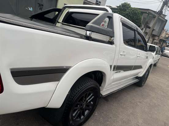 TOYOTA-HILUX-3.0 SRV LIMITED EDITION 4X4 CD 16V TURBO INTERCOOLER DIESEL 4P AUTOMÁTICO TOYOTA-HILUX-2015