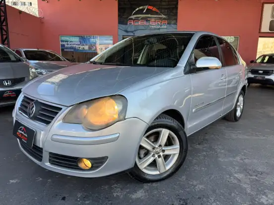 VOLKSWAGEN-POLO SEDAN-2010
