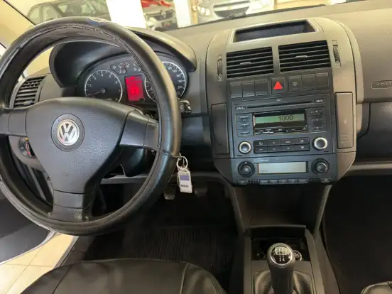 VOLKSWAGEN-POLO SEDAN-1.6 MI COMFORTLINE 8V FLEX 4P MANUAL VOLKSWAGEN-POLO SEDAN-2010