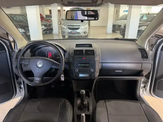VOLKSWAGEN-POLO SEDAN-2010
