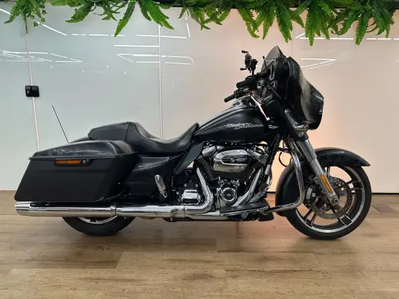 HARLEY-DAVIDSON STREET GLIDE SPECIAL 